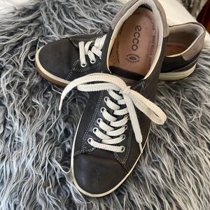 Women’s soft black leather Ecco lace up sneakers size EU 38